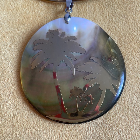 Adorable Island Themed Necklace 🌴 - Picture 2 of 11
